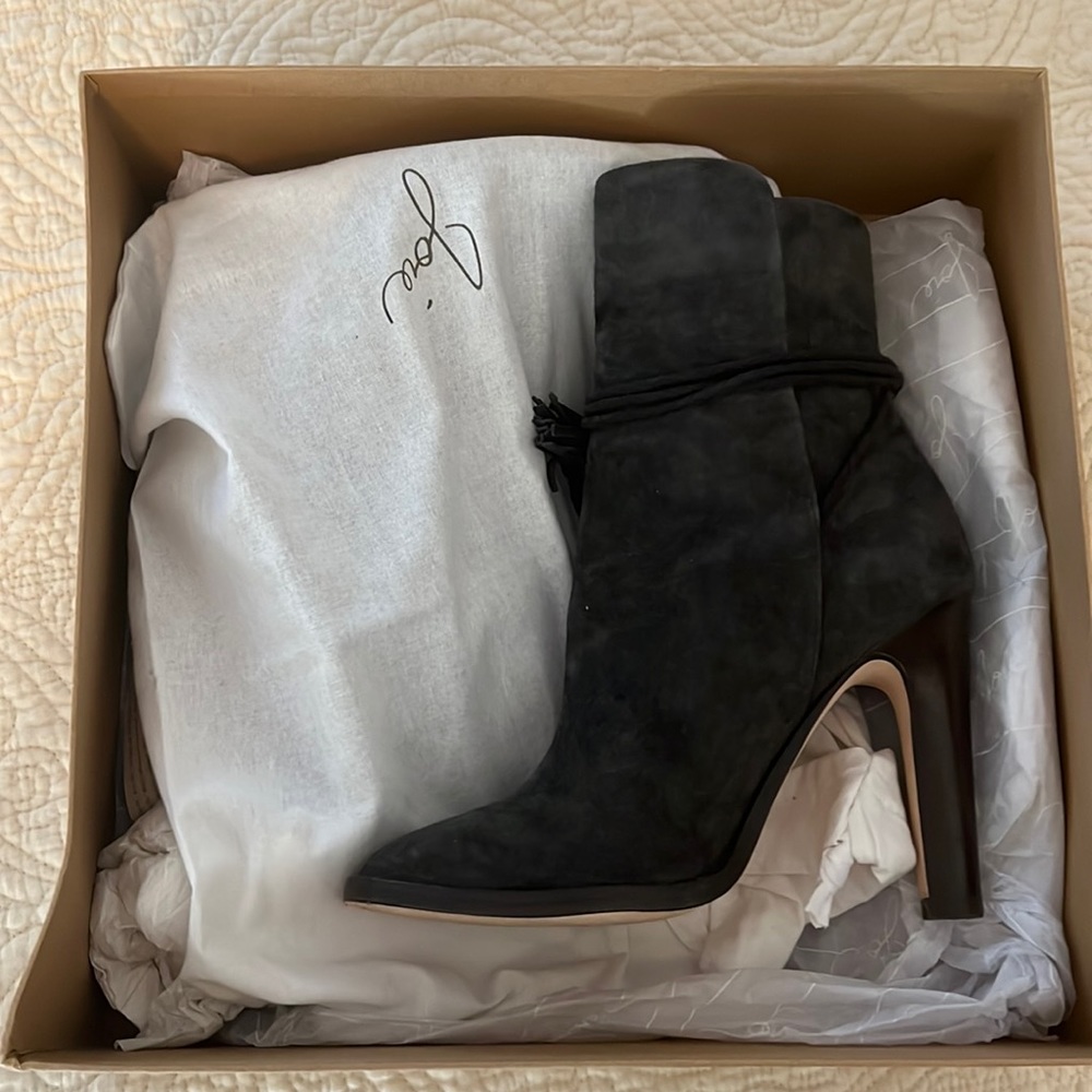 Joie booties like new! Size 38